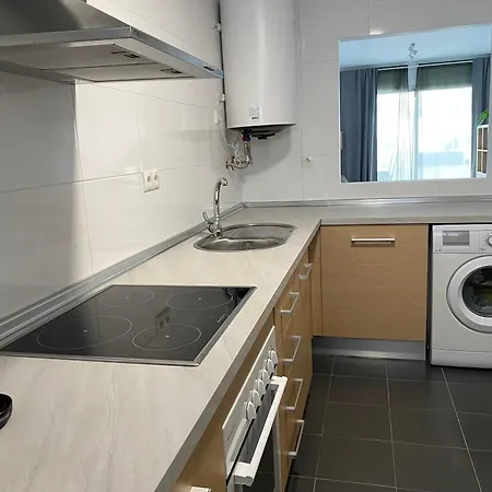 Modern Sea-view With Pool & Gym Access Apartment *