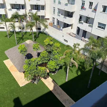 Modern Sea-view With Pool & Gym Access Apartment *